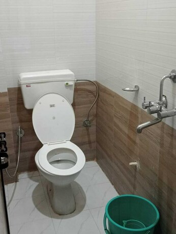 Imagen de la habitación del Hotel Basera, Patna. Foto 19
