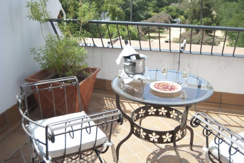 Imagen de los exteriores del Hotel Basic Doña Manuela. Foto 11