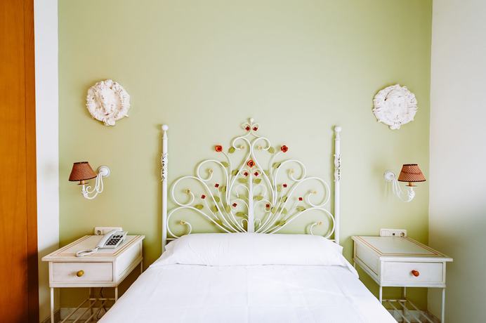 Imagen de la habitación del Hotel Basic Doña Manuela. Foto 4