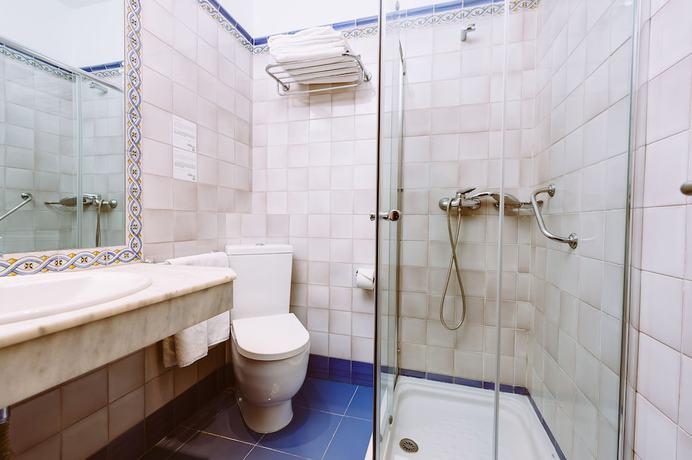 Imagen de la habitación del Hotel Basic Doña Manuela. Foto 7