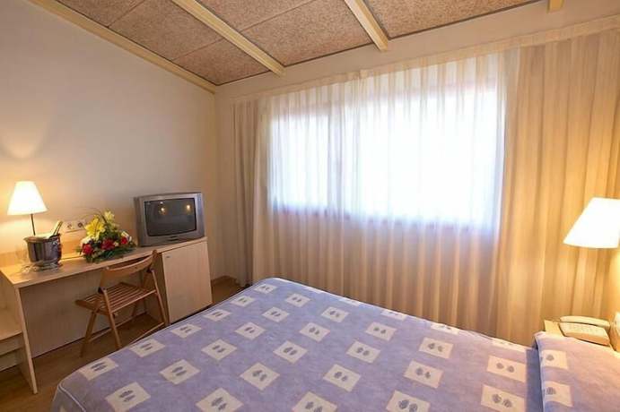 Imagen de la habitación del Hotel Basic. Foto 11