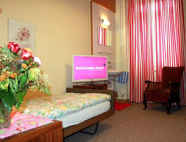Imagen de la habitación del Hotel BasicRooms. Foto 6
