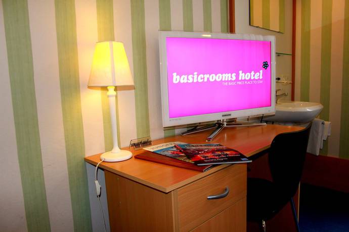 Imagen de la habitación del Hotel BasicRooms. Foto 13