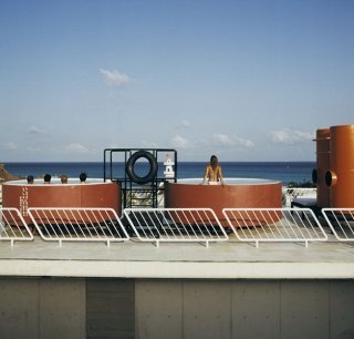 Imagen de la piscina del Hotel Basico. Foto 6