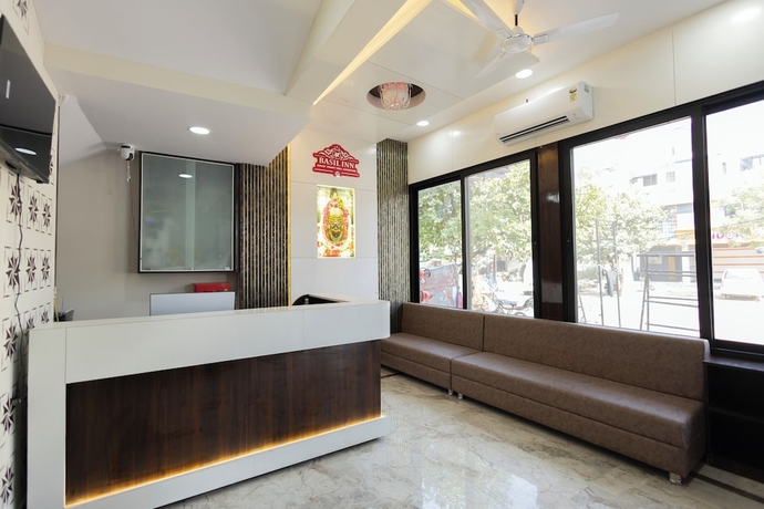 Imagen de los interiores del Hotel Basil Inn. Foto 16