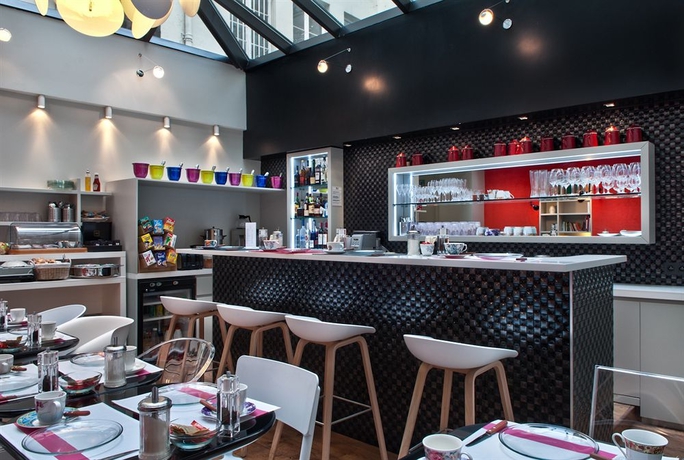 Imagen del bar/restaurante del Hotel Basile. Foto 2