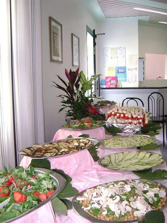 Imagen del bar/restaurante del Hotel Basilea, Bellaria-Igea Marina. Foto 2