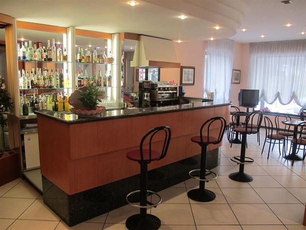 Imagen del bar/restaurante del Hotel Basilea, Bellaria-Igea Marina. Foto 6