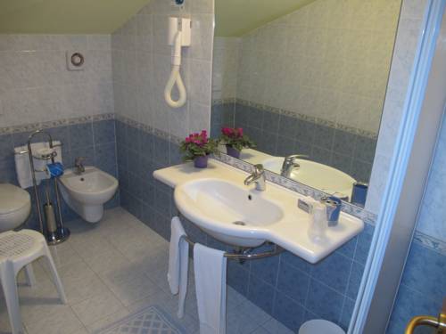 Imagen de la habitación del Hotel Basilea, Bellaria-Igea Marina. Foto 9