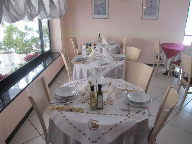 Imagen del bar/restaurante del Hotel Basilea, Bellaria-Igea Marina. Foto 7