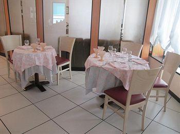 Imagen del bar/restaurante del Hotel Basilea, Bellaria-Igea Marina. Foto 8