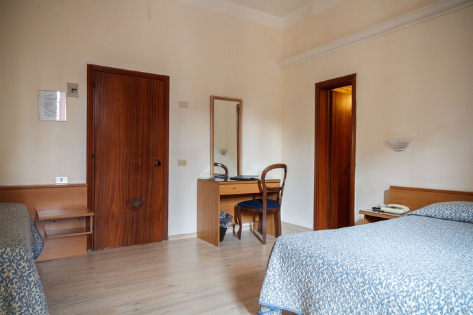 Imagen de la habitación del Hotel Basilea, Florencia. Foto 9