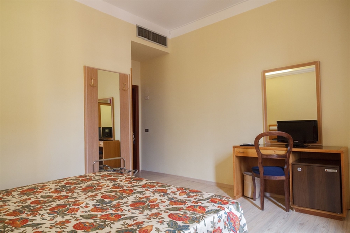 Imagen de la habitación del Hotel Basilea, Florencia. Foto 13