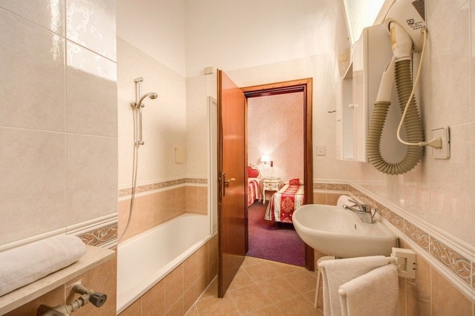 Imagen de la habitación del Hotel Basilea, Venecia. Foto 1