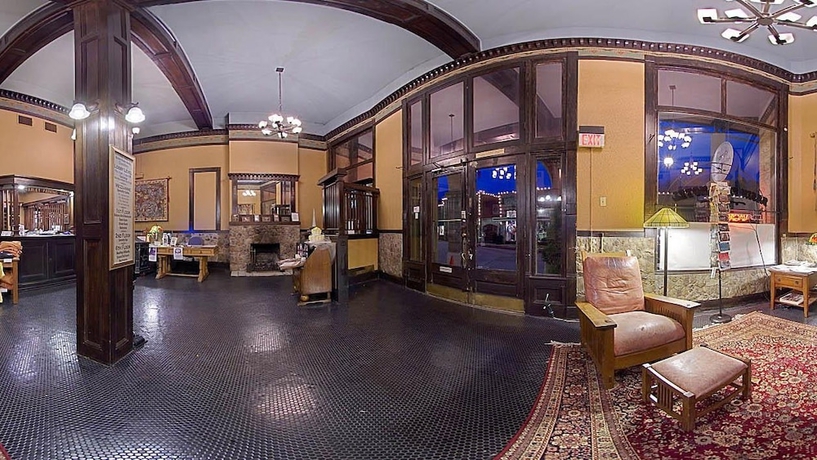 Imagen de los interiores del Hotel Basin Park and Spa. Foto 19