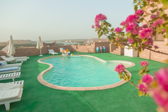 Imagen de la piscina del Hotel Basma Executive Club. Foto 19