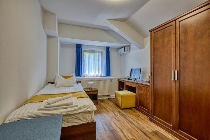 Imagen de la habitación del Hotel Bassiana. Foto 15