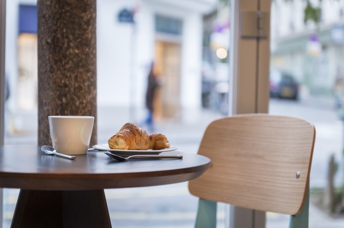 Imagen del bar/restaurante del Hotel Basss. Foto 3