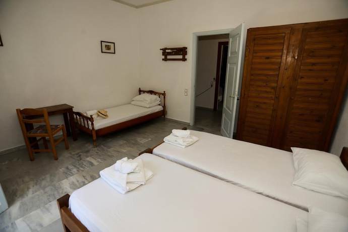Imagen de la habitación del Hotel Bastas and Studios. Foto 14