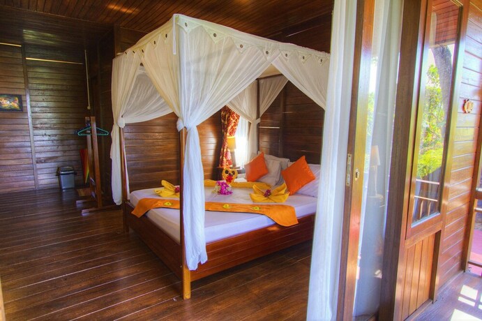 Imagen de la habitación del Hotel Bastianos Lembeh Dive Resort. Foto 34