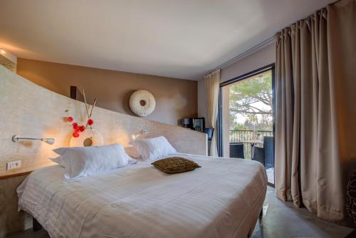 Imagen de la habitación del Hotel Bastide De Lourmarin. Foto 17