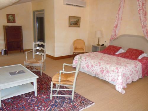Imagen de la habitación del Hotel Bastide Relais Magdeleine. Foto 10