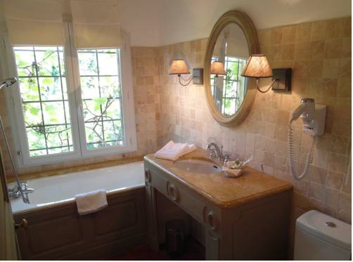 Imagen de la habitación del Hotel Bastide Relais Magdeleine. Foto 13