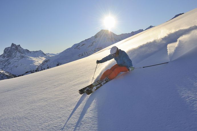 Imagen general del Hotel Basur - Das Schihotel Am Arlberg. Foto 11