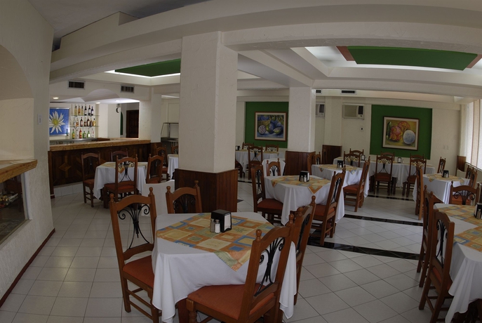 Imagen del bar/restaurante del Hotel Batab. Foto 2