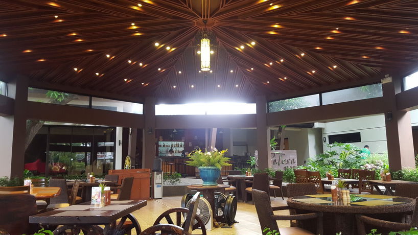 Imagen del bar/restaurante del Hotel Batangas Country Club. Foto 2