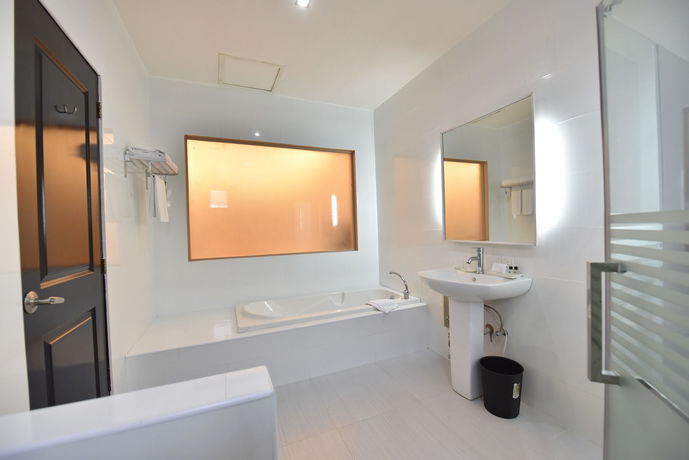Imagen de la habitación del Hotel Batangas Country Club. Foto 5