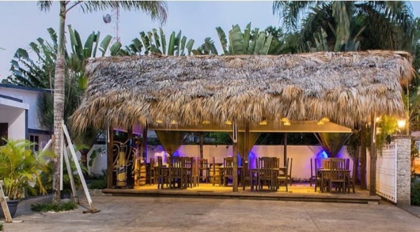 Imagen del bar/restaurante del Hotel Batey Boutique. Foto 2