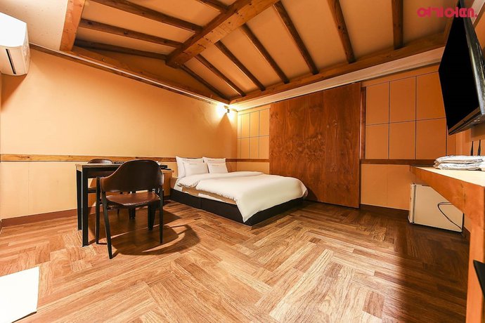 Imagen de la habitación del Hotel Bath. Foto 9