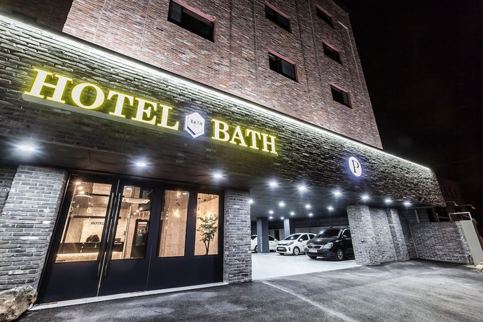 Imagen general del Hotel Bath. Foto 1