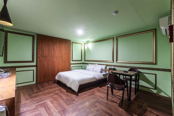 Imagen de la habitación del Hotel Bath. Foto 12