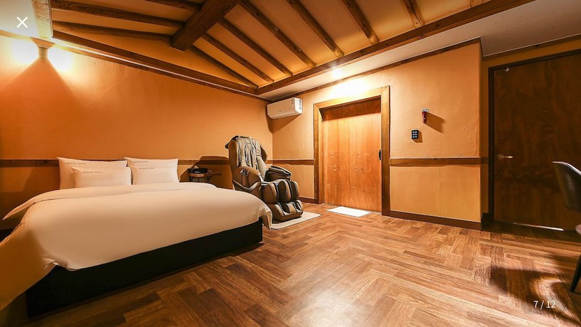 Imagen de la habitación del Hotel Bath. Foto 14