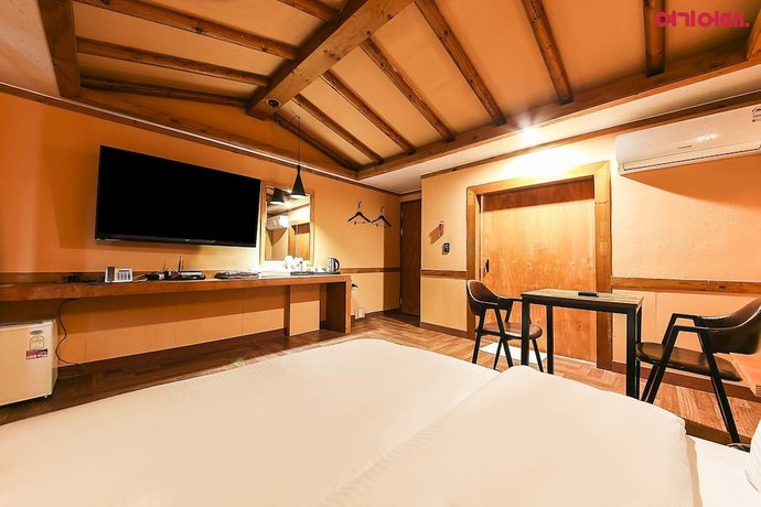 Imagen de la habitación del Hotel Bath. Foto 15