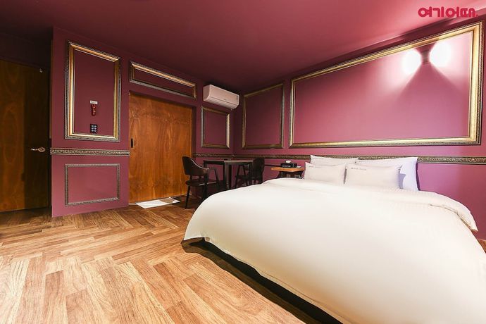 Imagen de la habitación del Hotel Bath. Foto 16