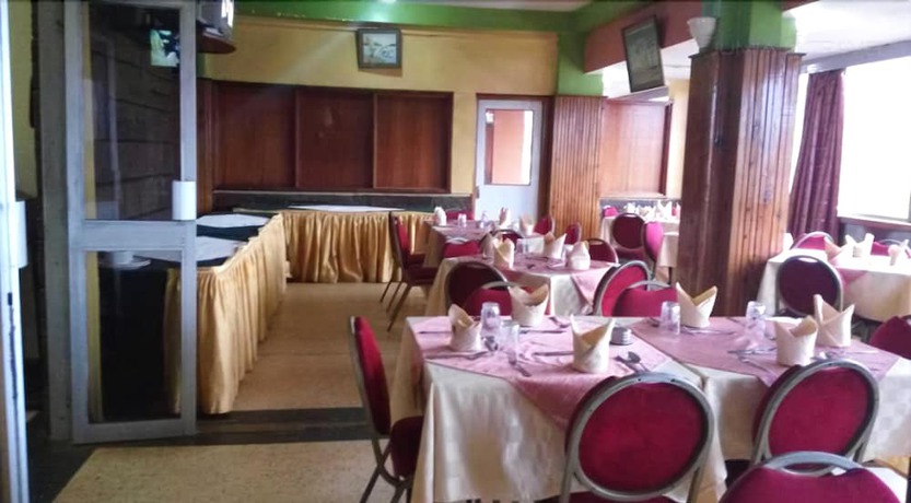 Imagen del bar/restaurante del Hotel Batian Grand Hotel. Foto 4