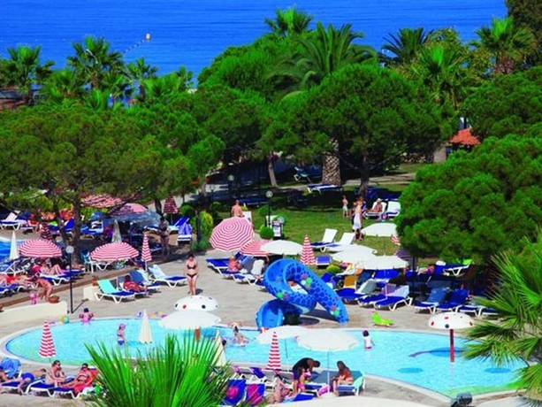 Imagen general del Hotel Batihan Beach Resort and Spa. Foto 4