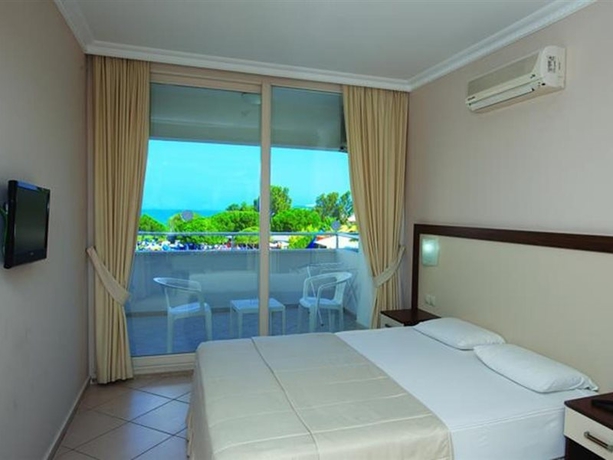 Imagen general del Hotel Batihan Beach Resort and Spa. Foto 6