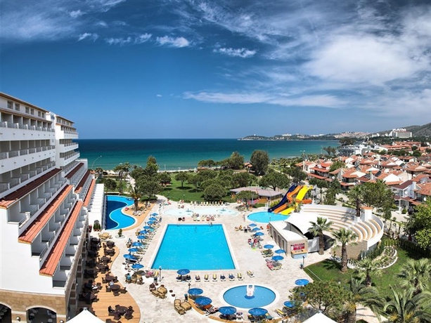 Imagen general del Hotel Batihan Beach Resort and Spa. Foto 7