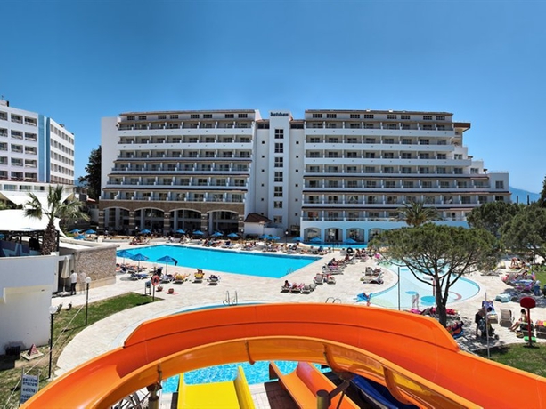 Imagen general del Hotel Batihan Beach Resort and Spa. Foto 9