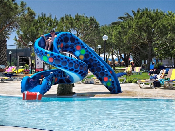 Imagen general del Hotel Batihan Beach Resort and Spa. Foto 10