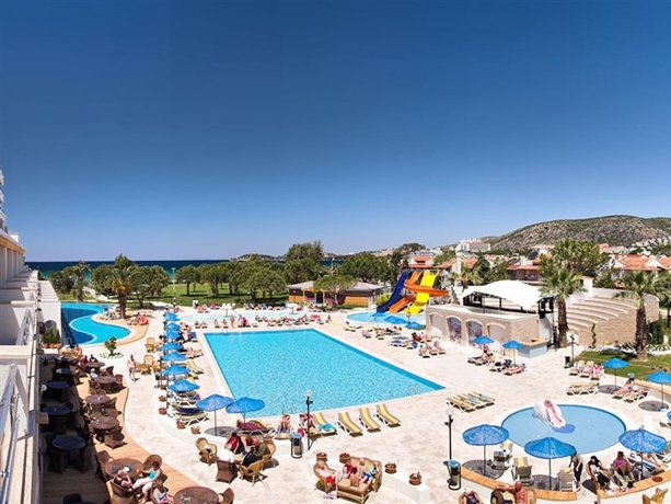 Imagen general del Hotel Batihan Beach Resort and Spa. Foto 14