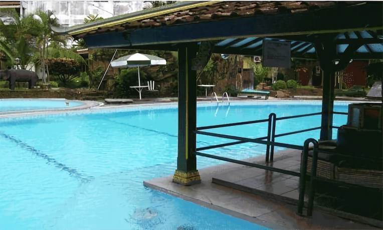 Imagen de la piscina del Hotel Batik Yogyakarta. Foto 19