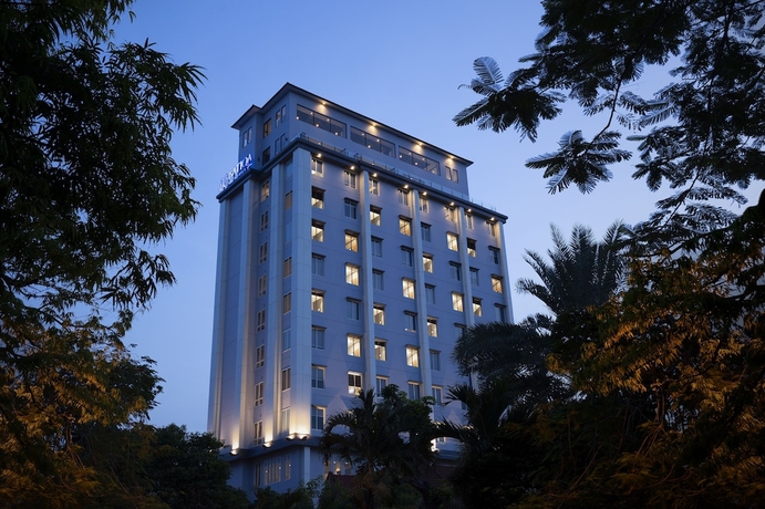 Imagen general del Hotel Batiqa Darmo - Surabaya. Foto 1