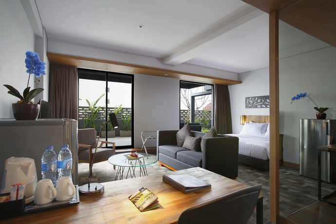 Imagen de los interiores del Hotel Batiqa Jababeka Cikarang. Foto 13