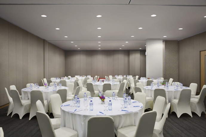 Imagen de los interiores del Hotel Batiqa Jababeka Cikarang. Foto 14