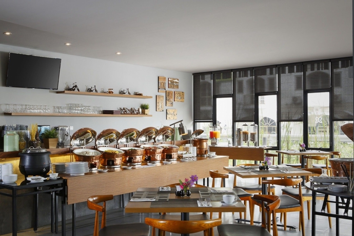 Imagen del bar/restaurante del Hotel Batiqa Jababeka Cikarang. Foto 6